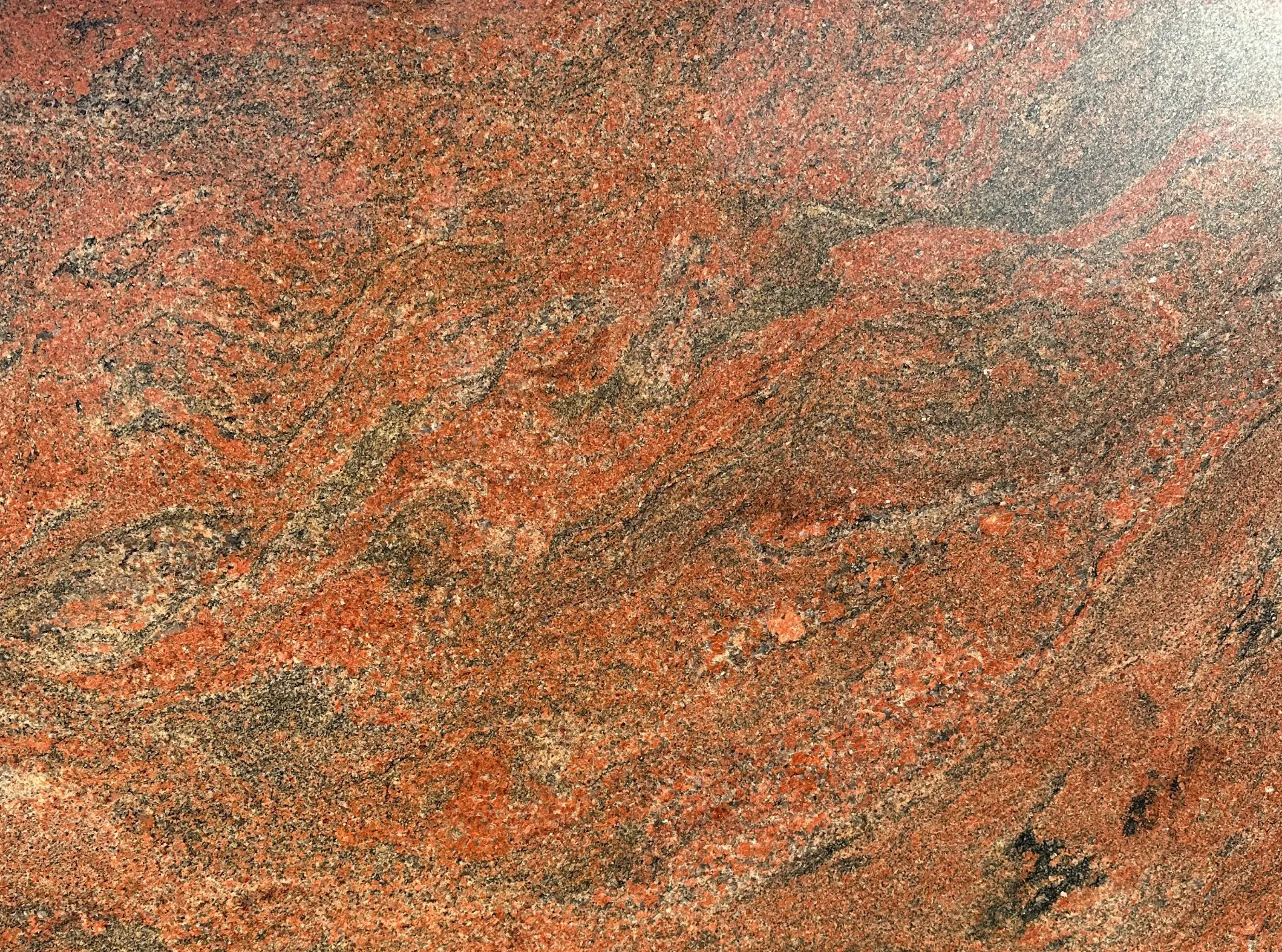 Granit rosu multicolor